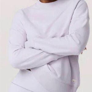 NWT Vuori pullover crewneck lavender  Sweatshirt size medium